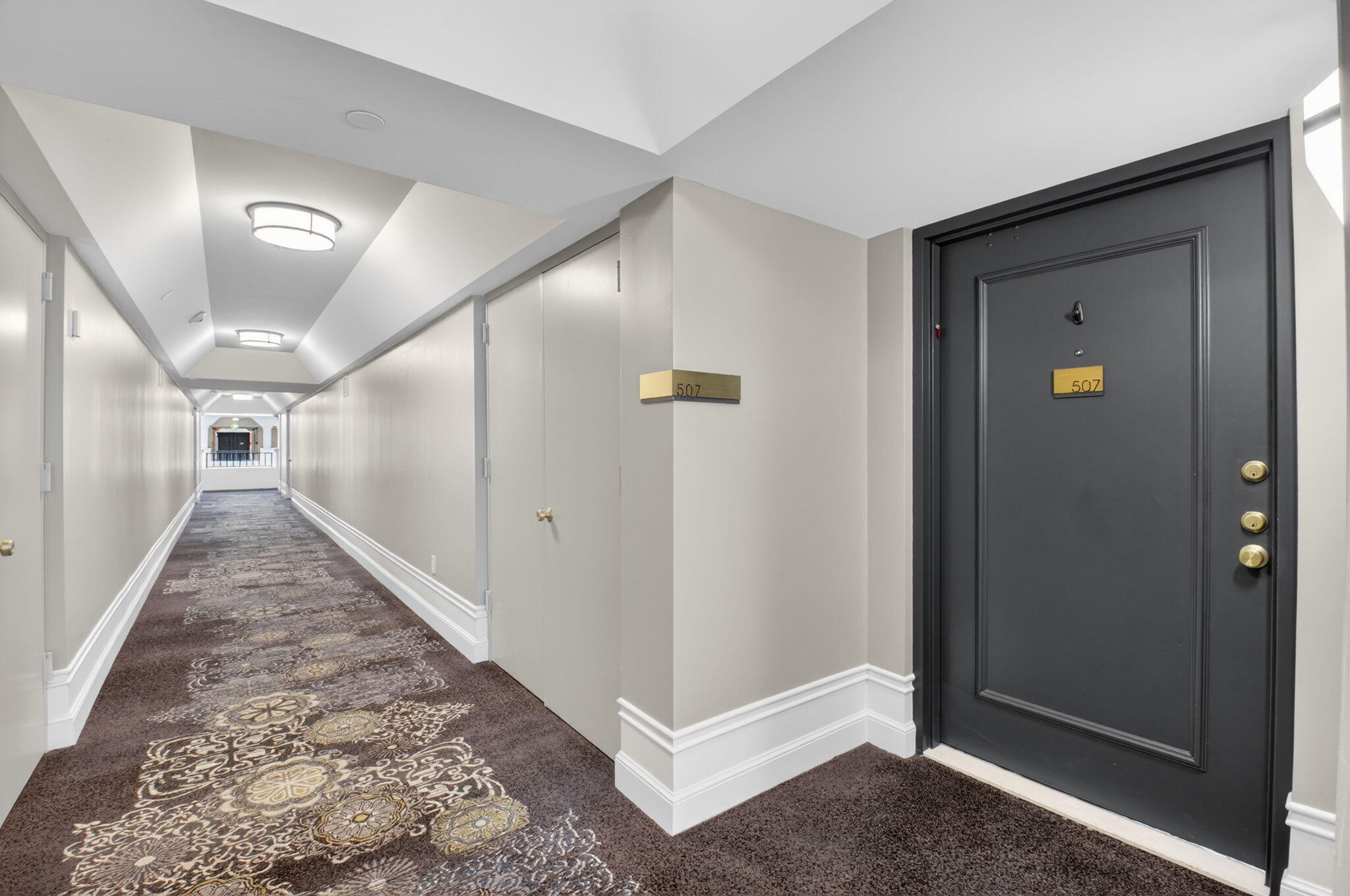 MIZNER COURT - Residential