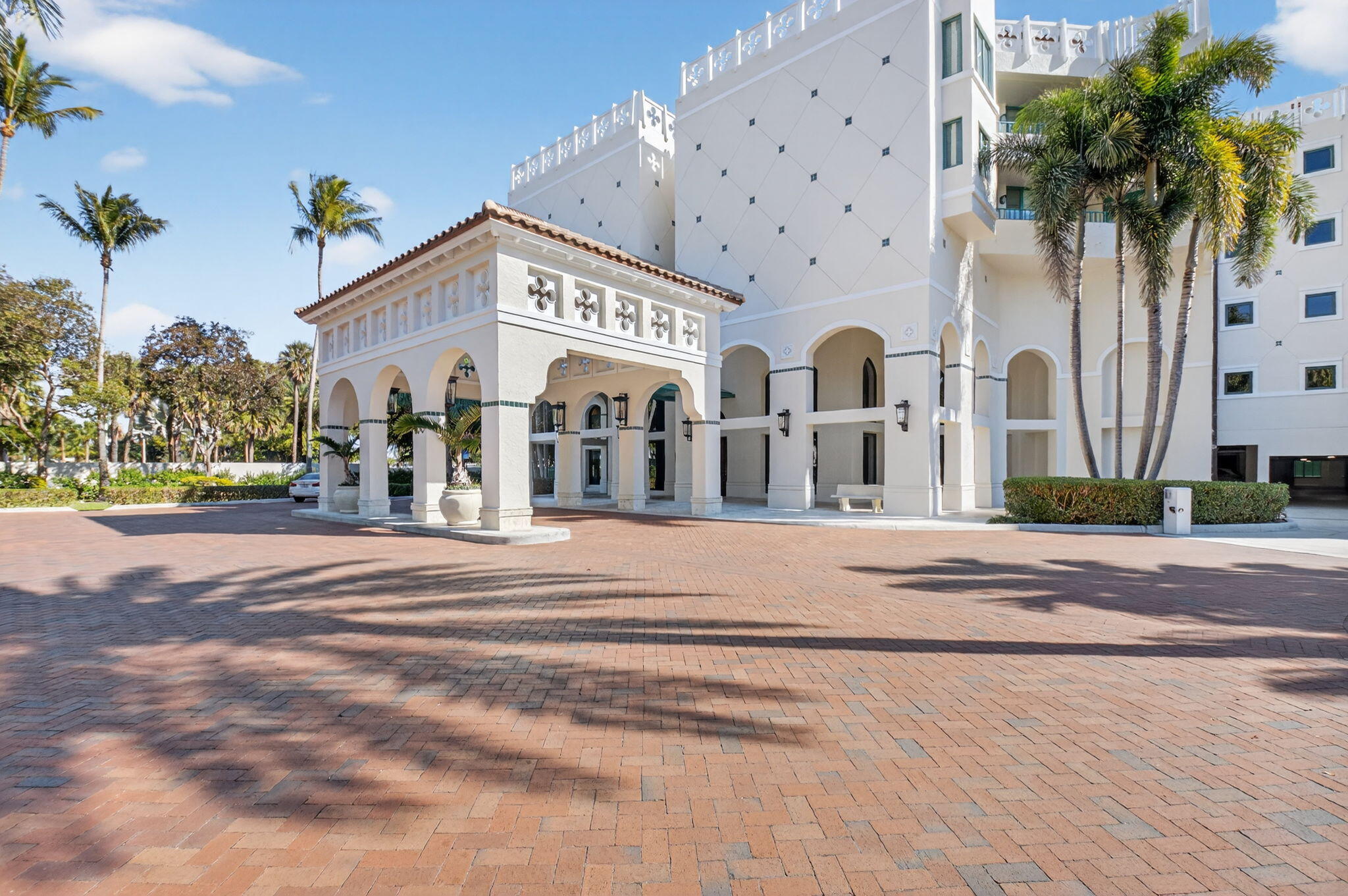 MIZNER COURT - Residential