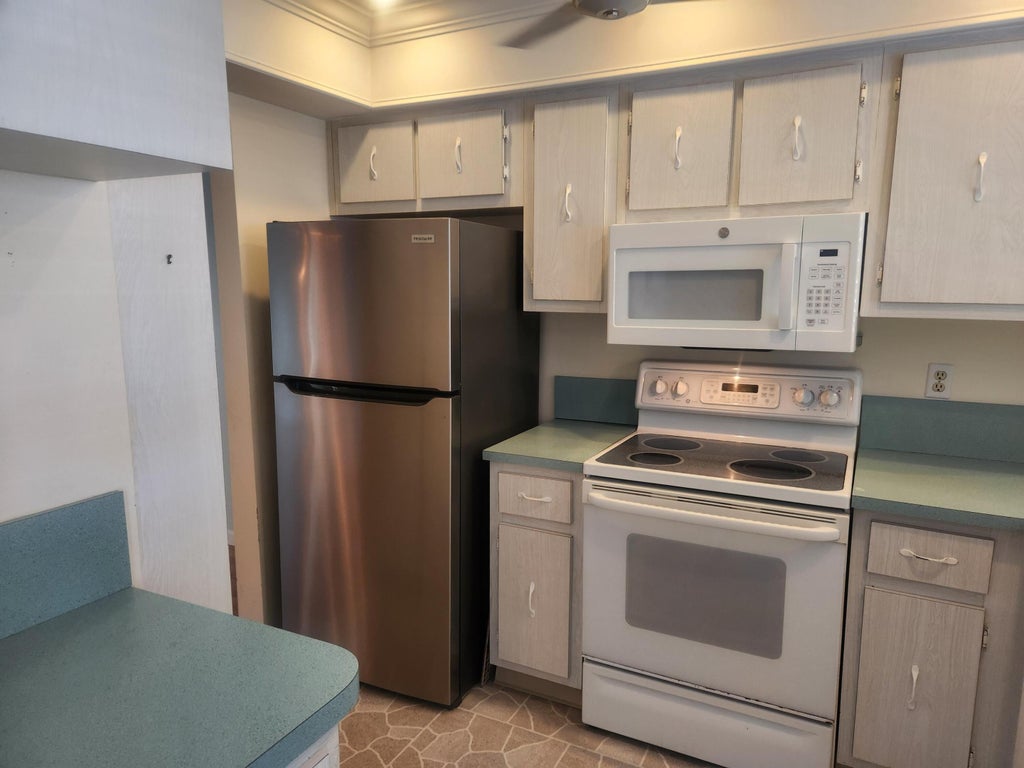 Photo of 18081 SE COUNTRY CLUB Drive SE #26-259, Jupiter, FL 33469 (MLS # B26091425)