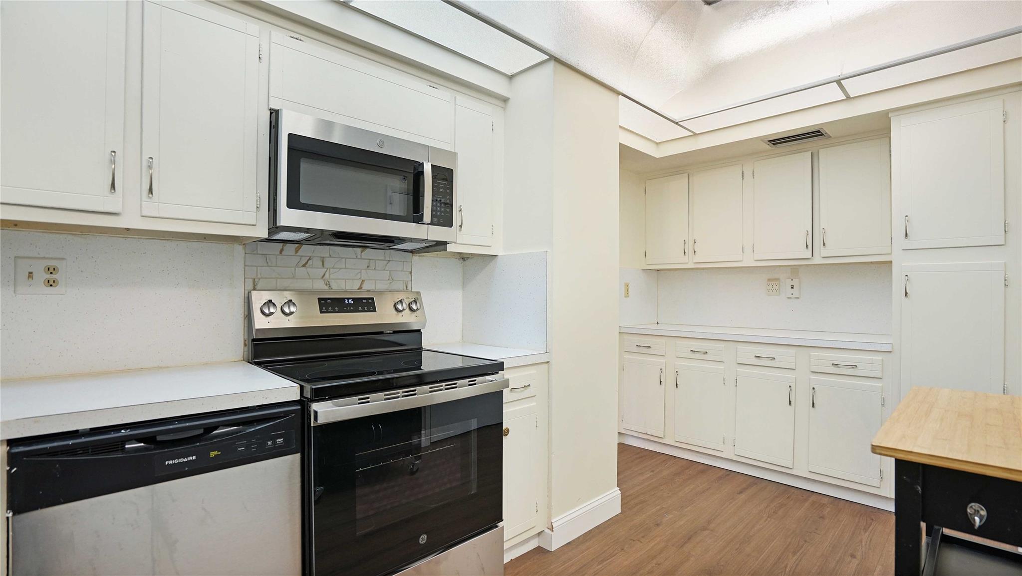 CORAL RIDGE TOWERS SOUTH - Residential