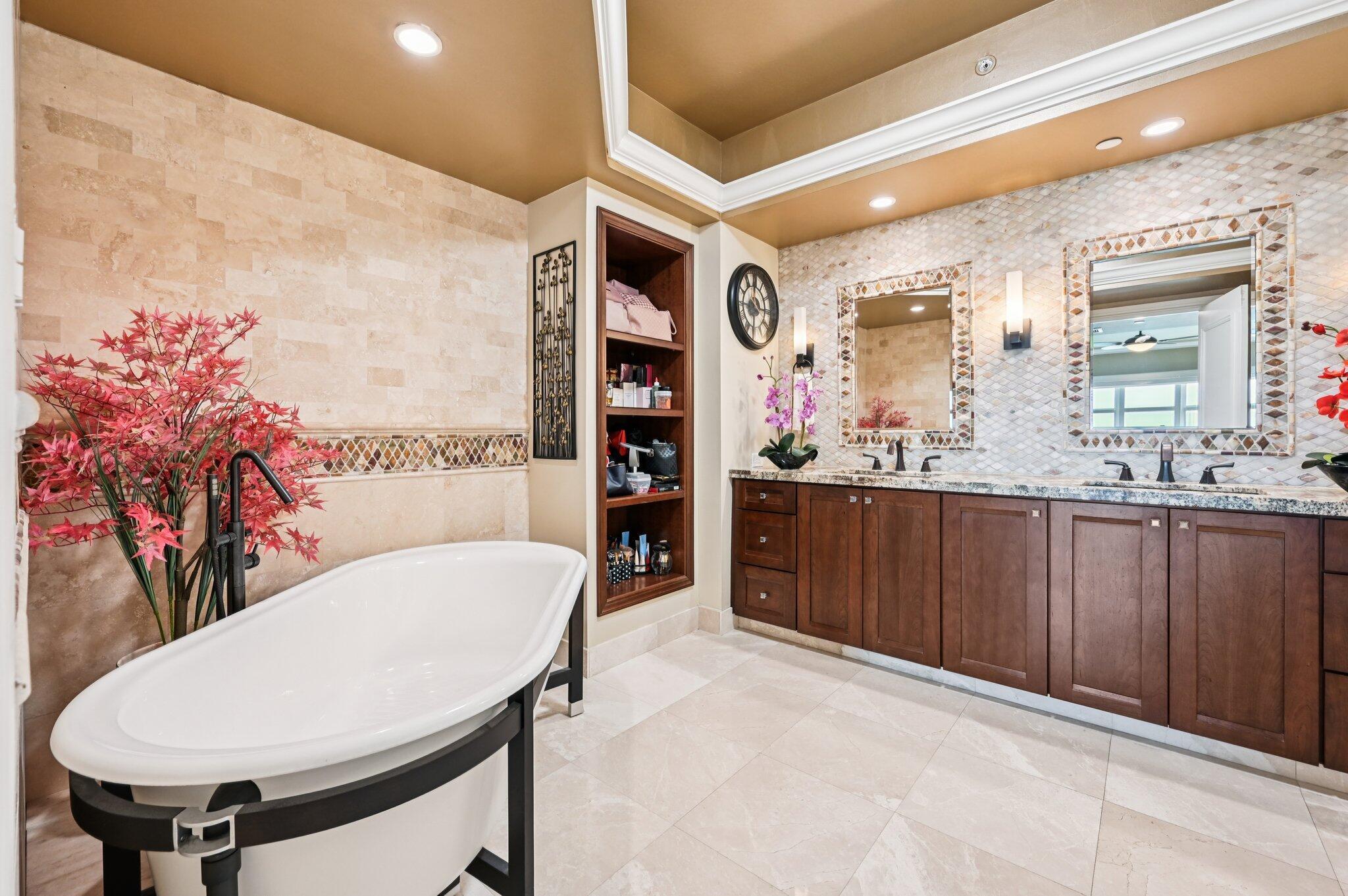 MARINA GRANDE RIVIERA BEA - Residential