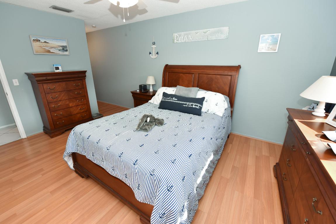 VILLAGE ROYALE CONDO 7 - Residential