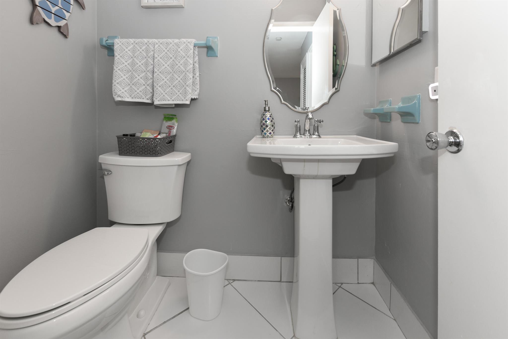 VILLAGE ROYALE CONDO 7 - Residential