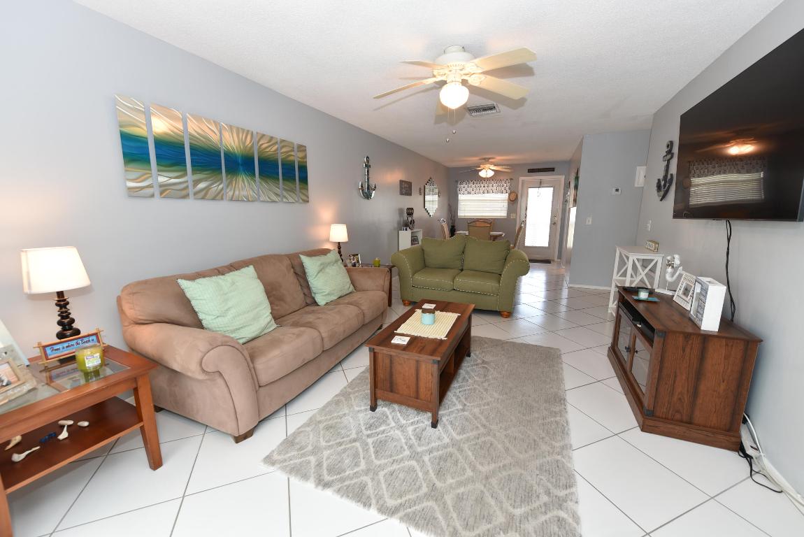 VILLAGE ROYALE CONDO 7 - Residential