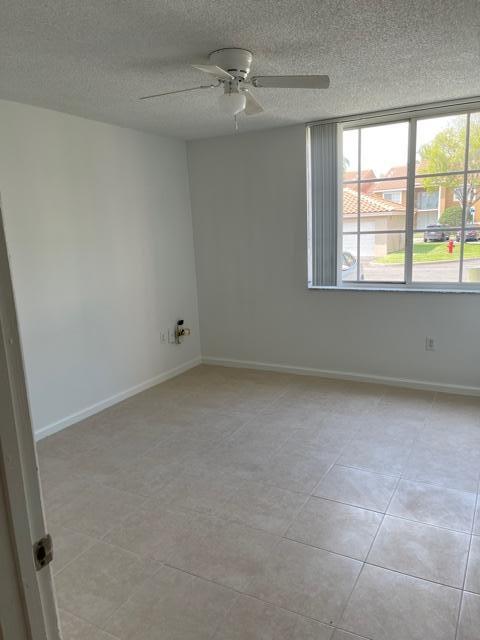 ST ANDREWS AT BOYNTON BEACH CONDOMINIUM - Residential Lease