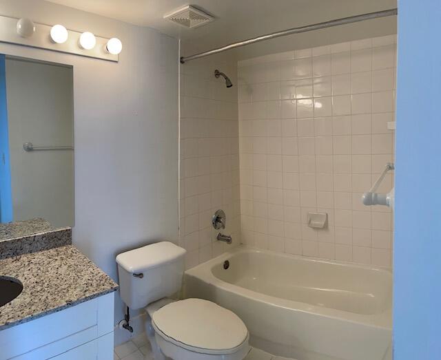 ST ANDREWS AT BOYNTON BEACH CONDOMINIUM - Residential Lease