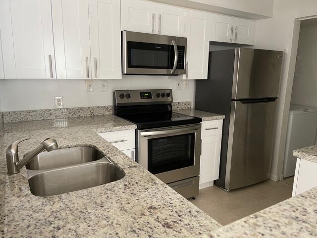 ST ANDREWS AT BOYNTON BEACH CONDOMINIUM - Residential Lease