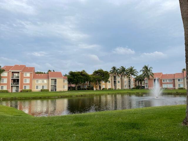 ST ANDREWS AT BOYNTON BEACH CONDOMINIUM - Residential Lease