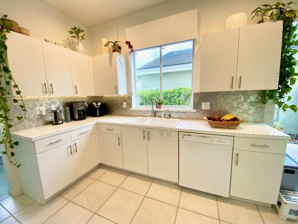 PALMS AT BOCA POINTE - Residential Lease