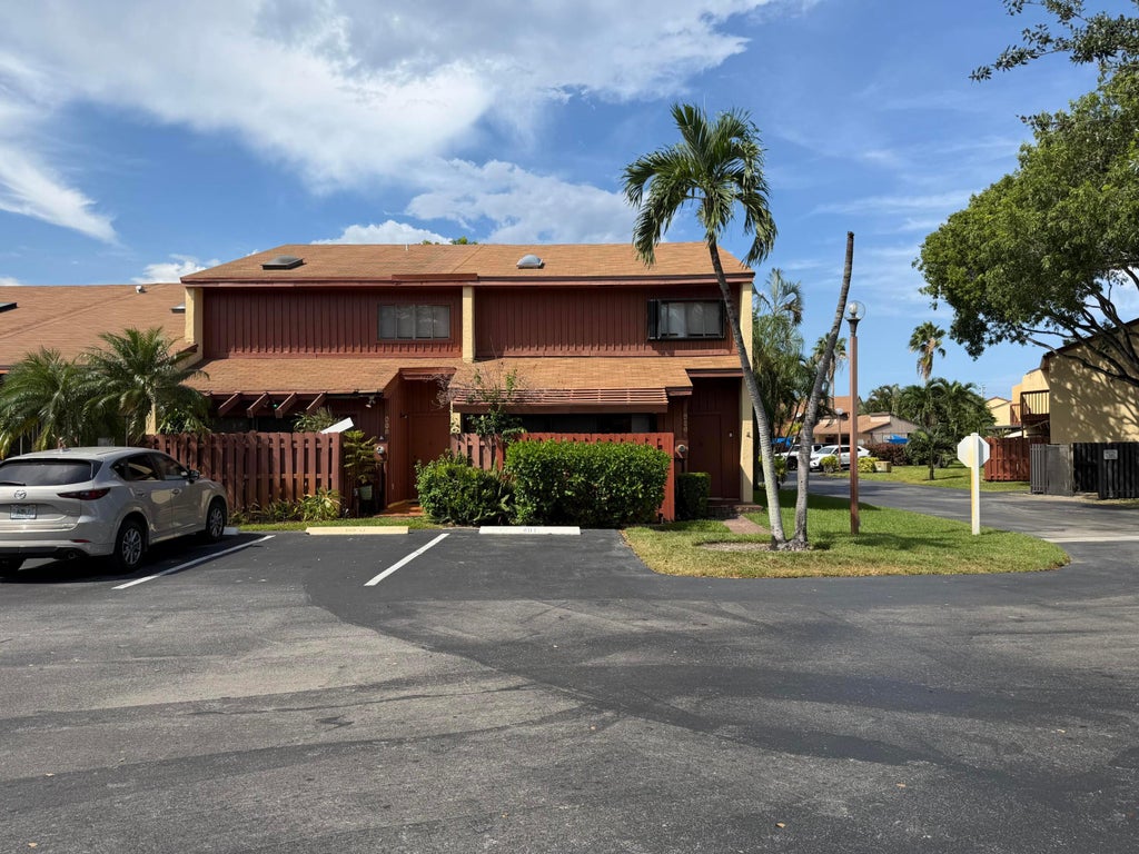 Photo of 401 SE 14TH Street, Dania Beach, FL 33004 (MLS # B26069952)