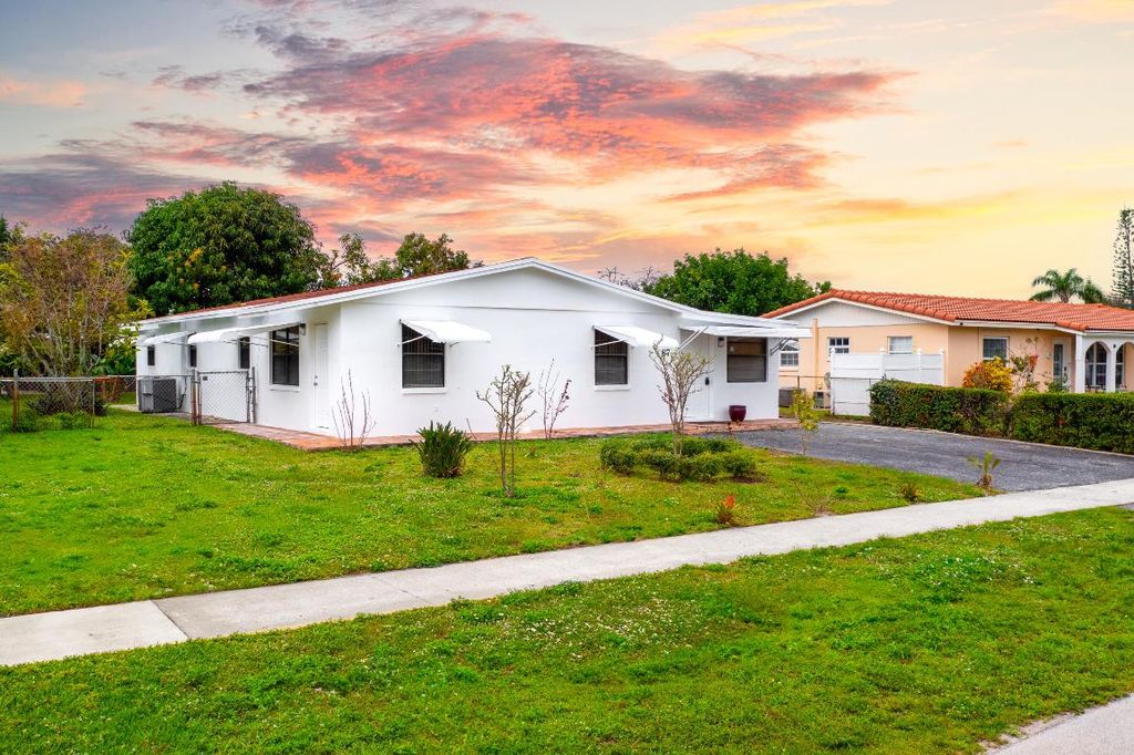 Photo of 87 Abaco Drive, Palm Springs, FL 33461 (MLS # R10951082)