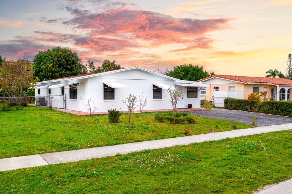 Photo of 87 Abaco Drive, Palm Springs, FL 33461 (MLS # R10951082)