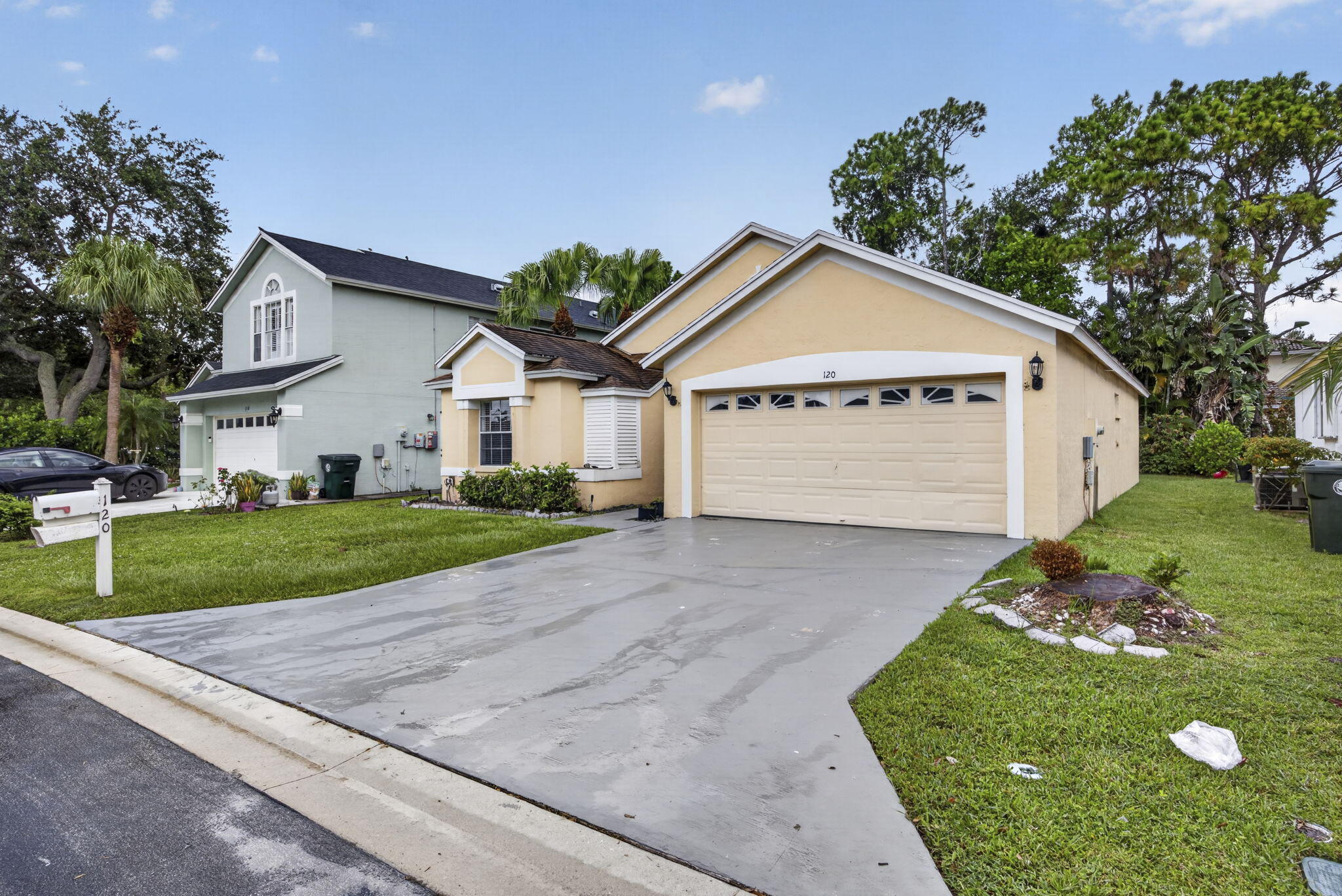 120 Paddock Lane, Greenacres FL 33413