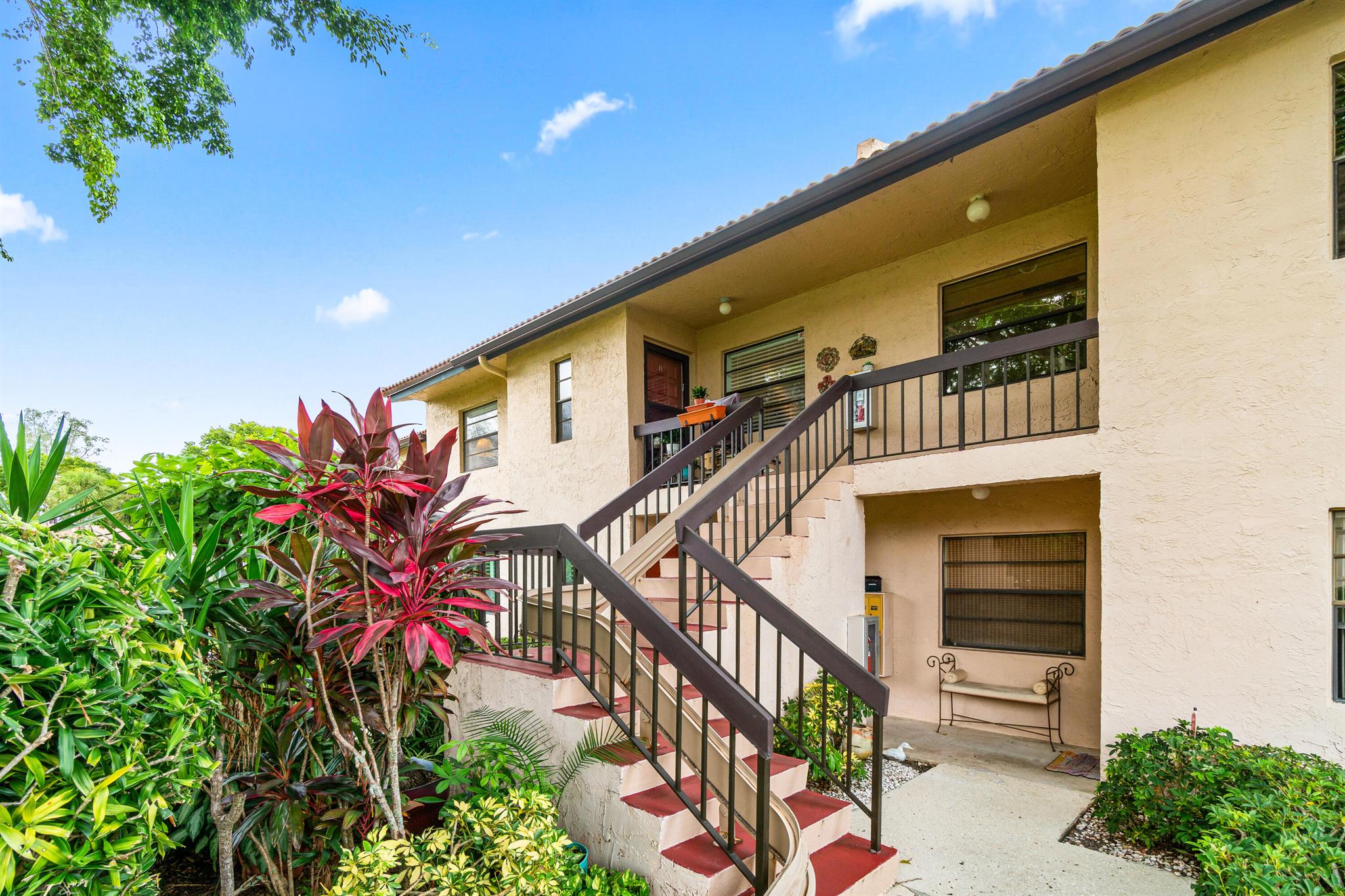 9285 Vista Del Lago D