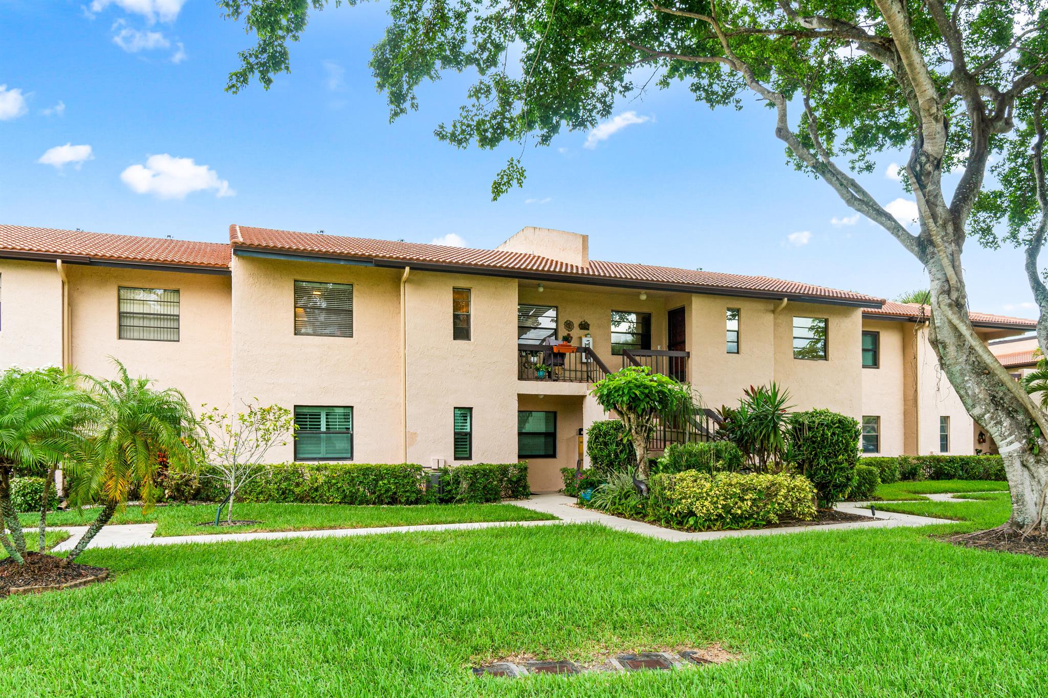 9285 Vista Del Lago D