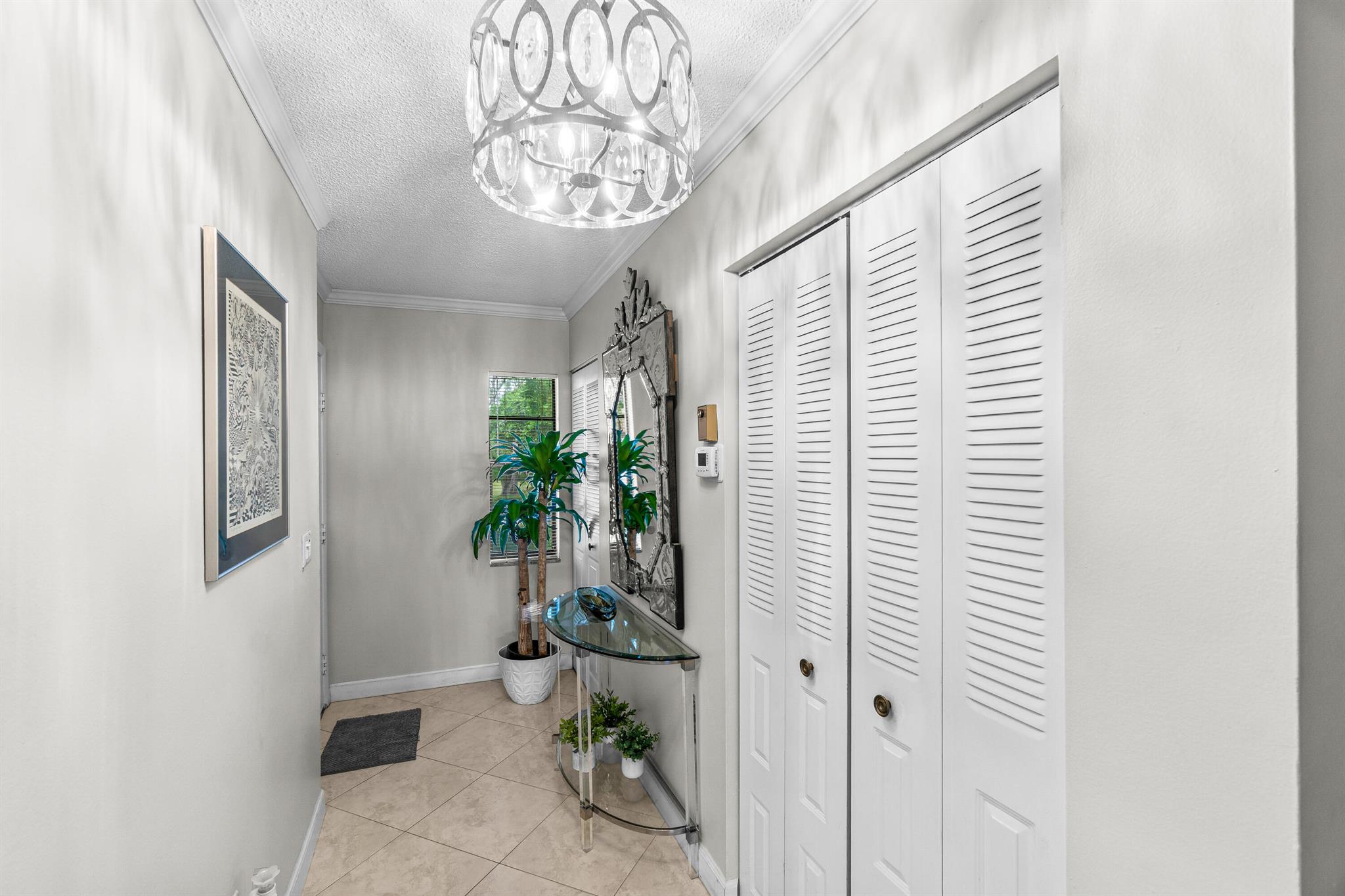 9285 Vista Del Lago D