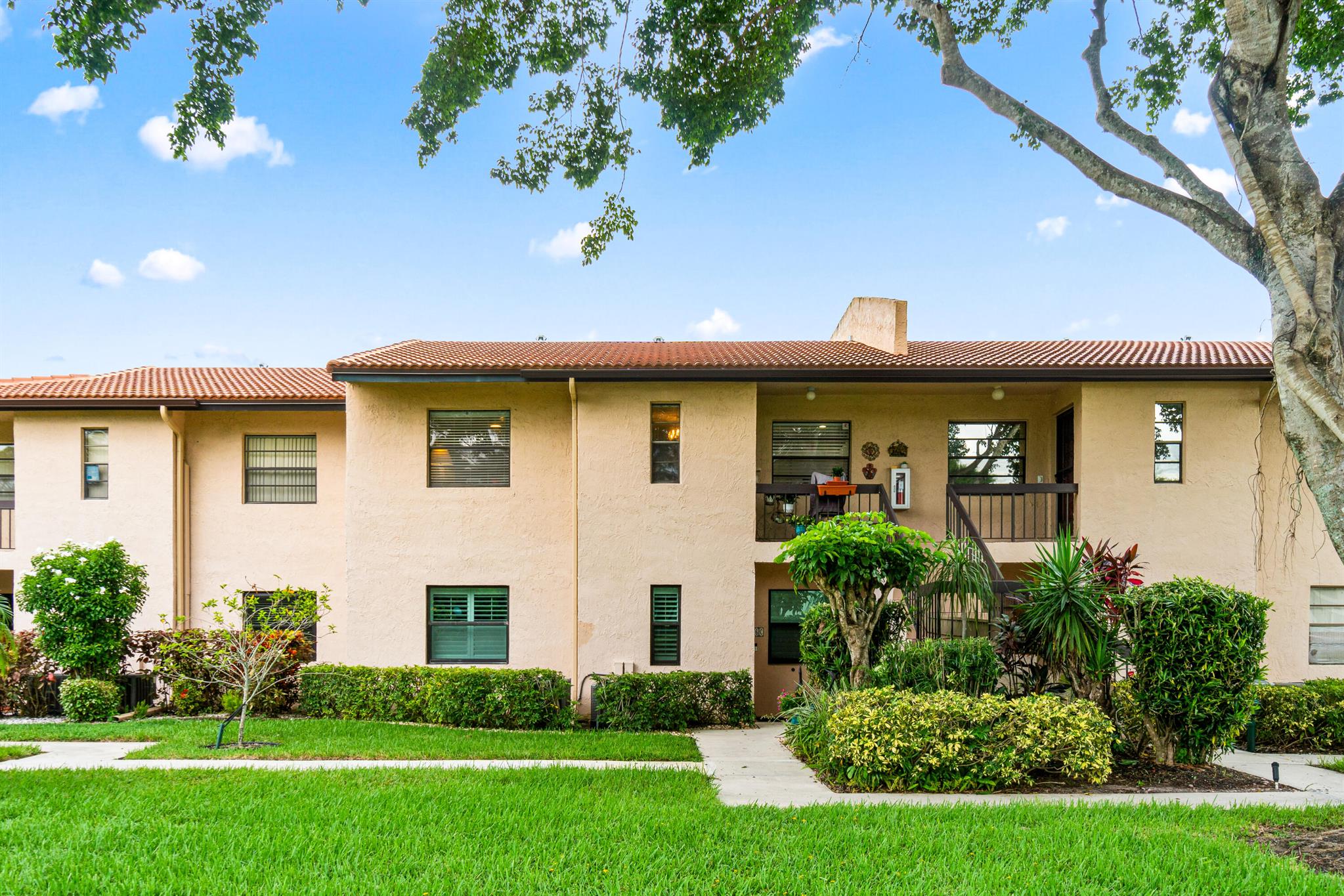 9285 Vista Del Lago D