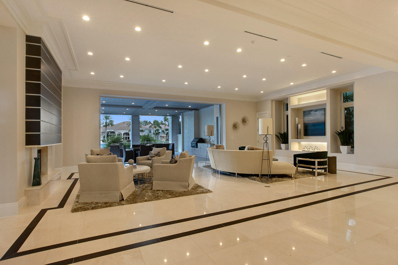 ADMIRALS COVE - Residential