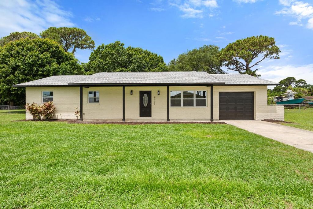 Photo of 2657 Seneca Avenue, Fort Pierce, FL 34946 (MLS # R10996777)