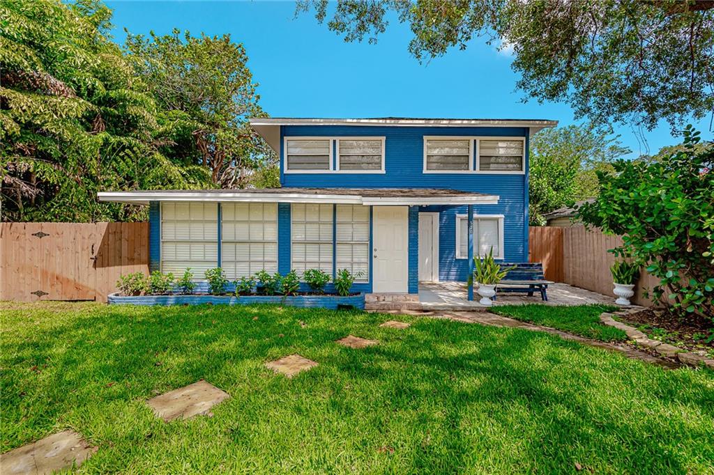Photo of 520 SW 5th Ave, Fort Lauderdale, FL 33315 (MLS # F10325916)