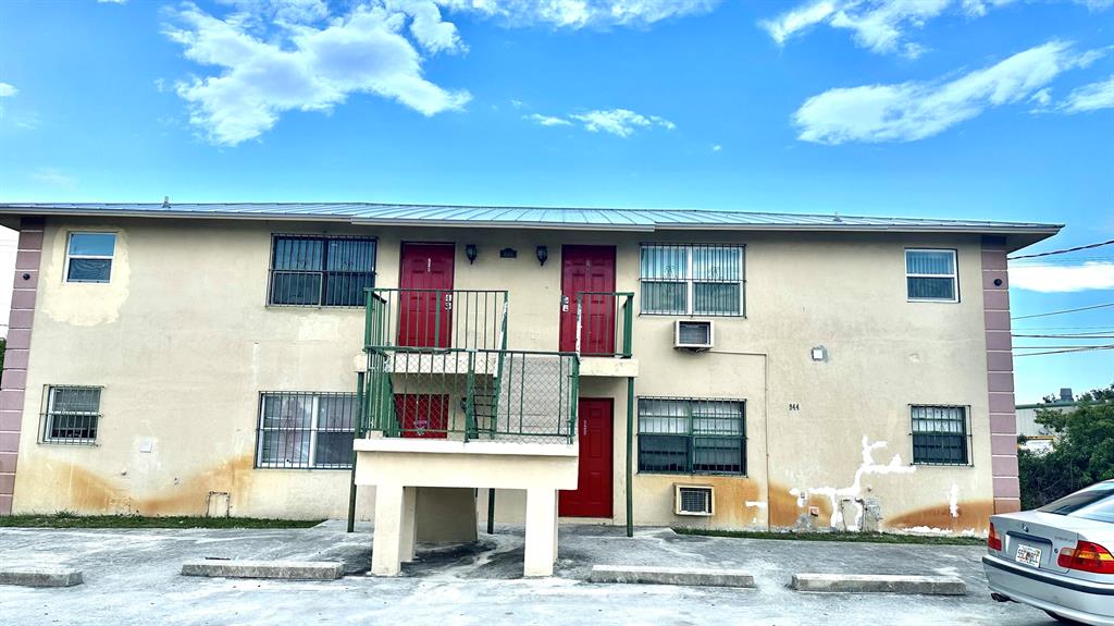 READY TO MOVE IN 3 BEDROOMS CONDO UNIT IN THE 1ST FLOOR WITH 2 PARKING SPOTS IN THE HEART OF RIVIERA BEACH, MINUTES AWAY FROM THE BEACH AND POPULAR SHOPPING AREA. EASY SHOWING, VACANT PROPERTY. REQUEST ONLINE PLEASE.
