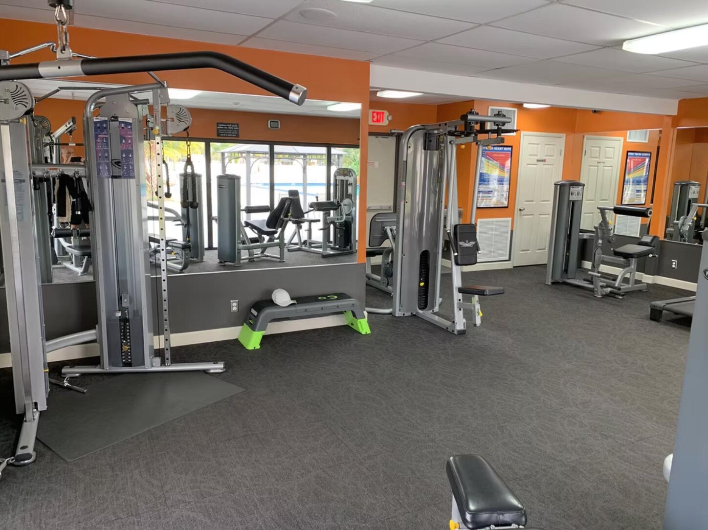 HILLCREST COUNTRY CLUB APTS - Residential