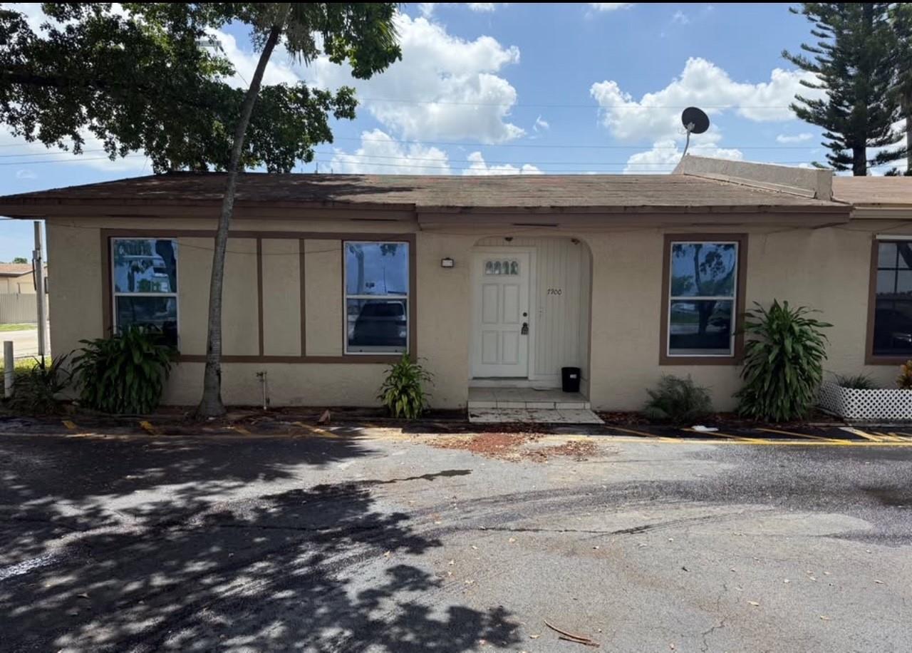 3/2 Villa in East Miramar on Pembroke Rd, directly across from North Perry Airport. Features spacious bedrooms, a private backyard, washer & dryer, 2 assigned parkings plus guest parking. Property is being worked on will be ready in a couple of days.