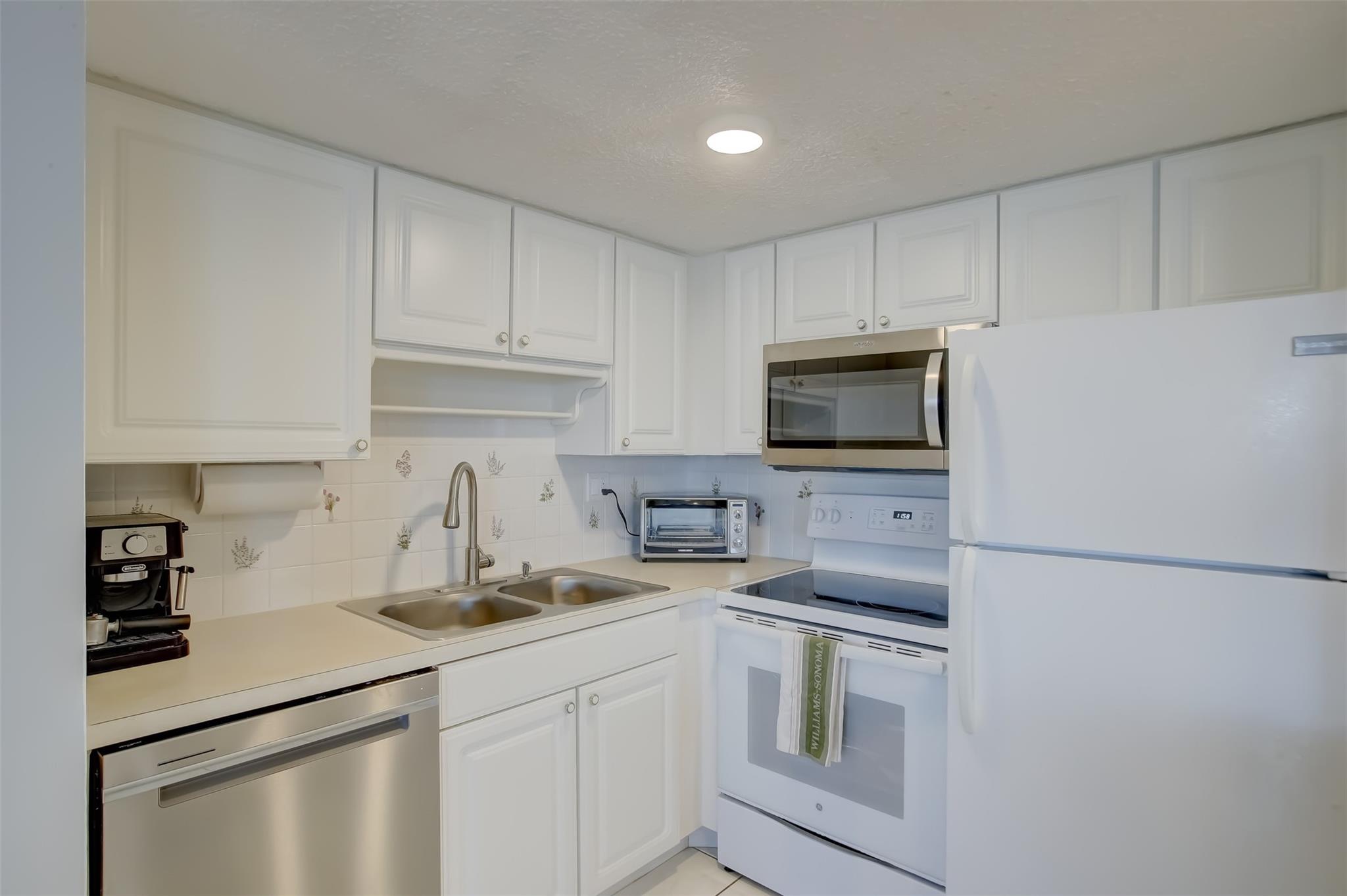 Mainsail Condominium - Residential Lease