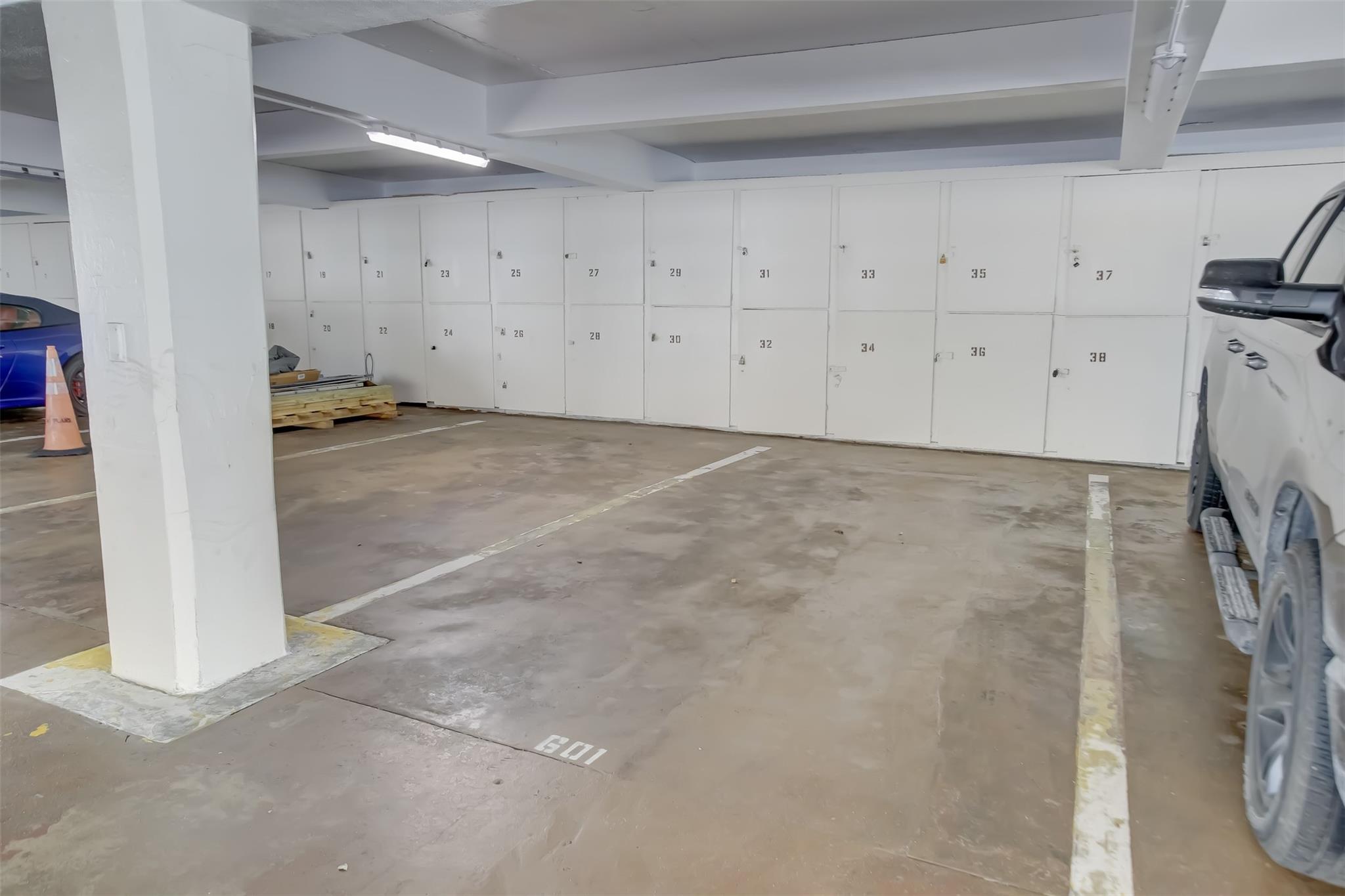 Mainsail Condominium - Residential Lease