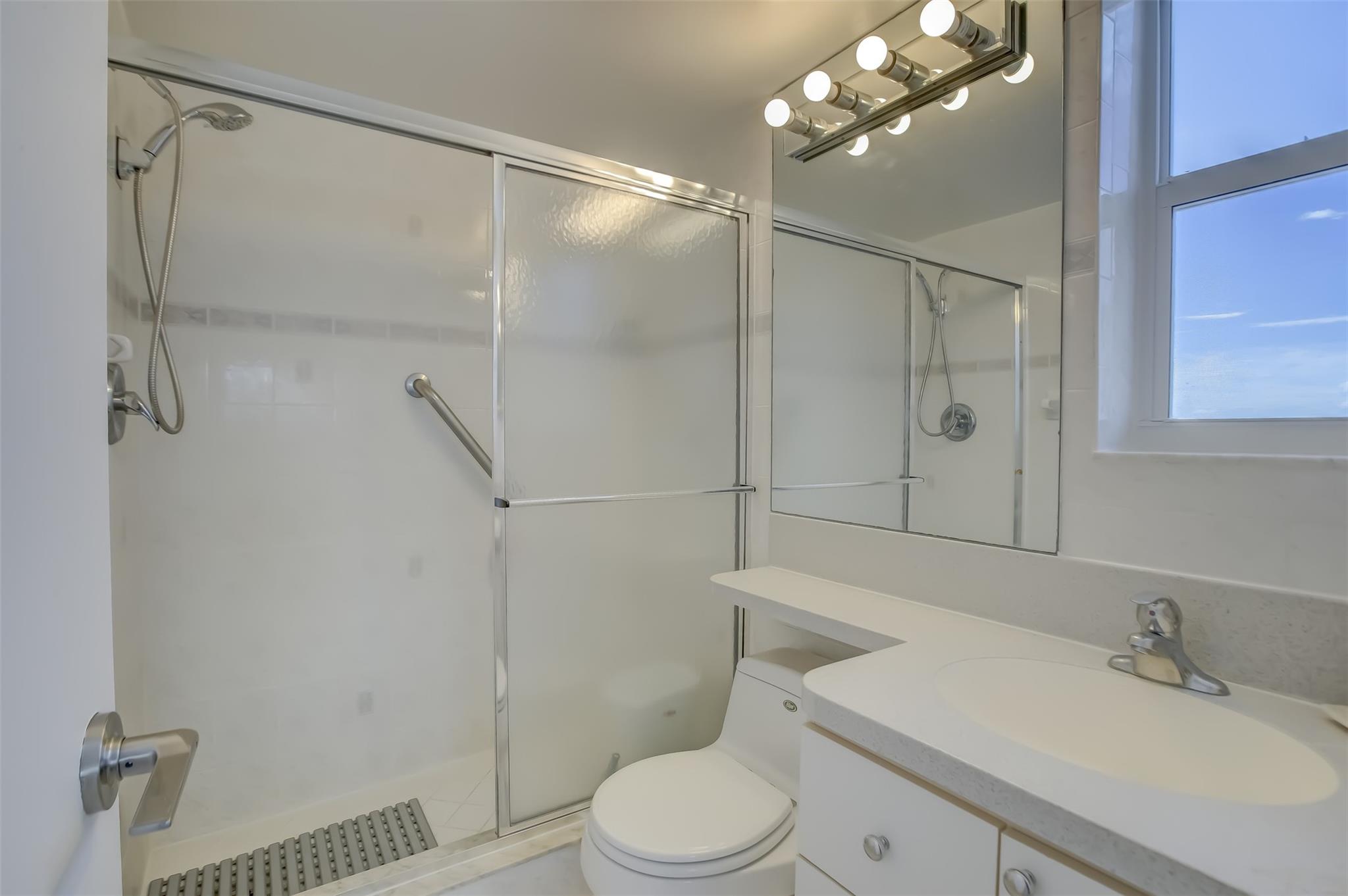 Mainsail Condominium - Residential Lease