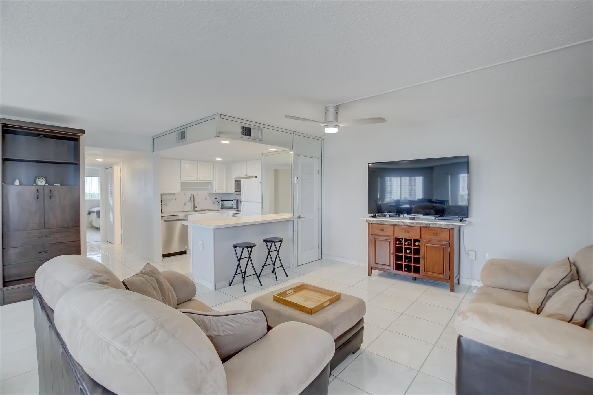 Mainsail Condominium - Residential Lease