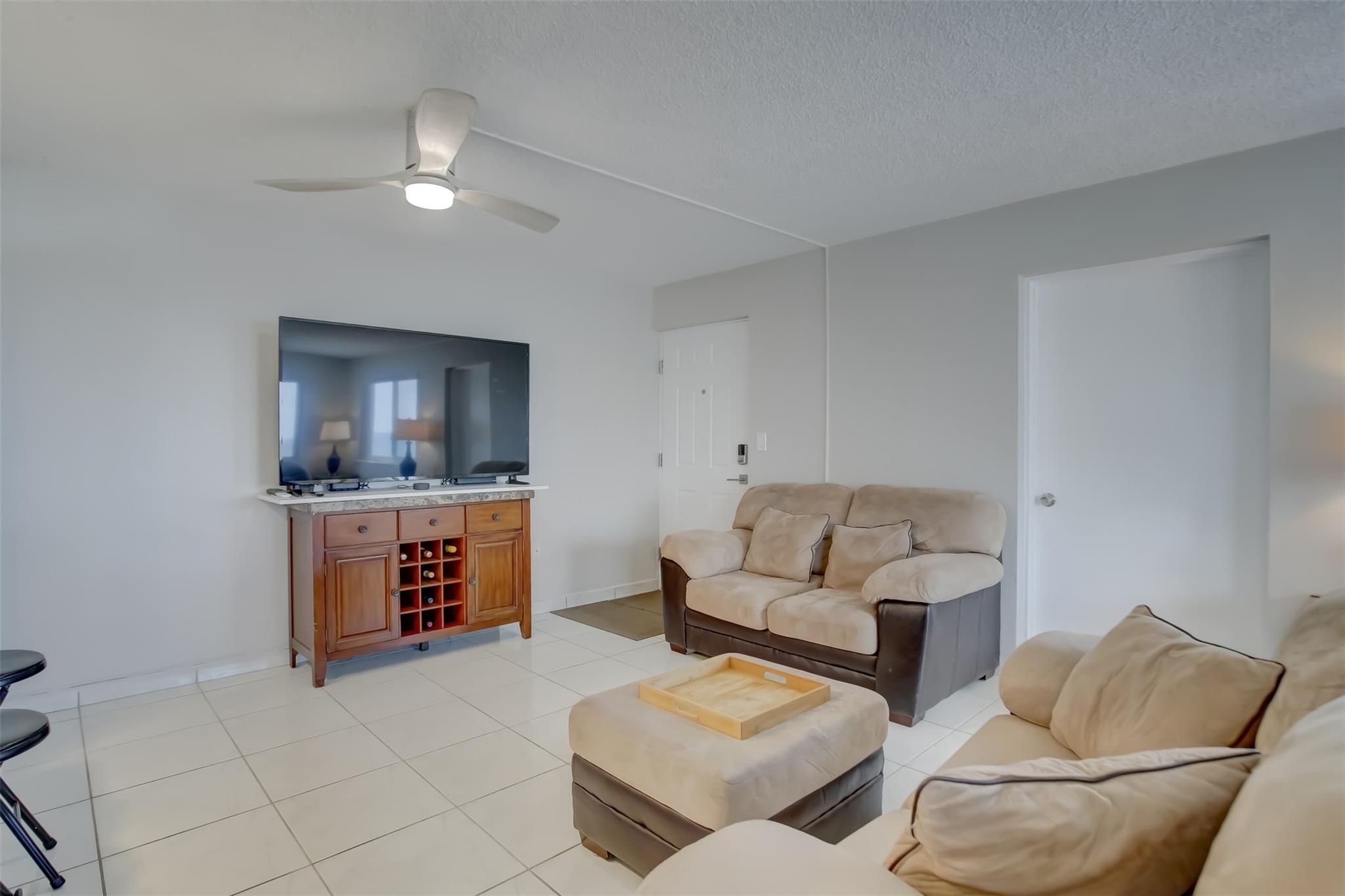 Mainsail Condominium - Residential Lease