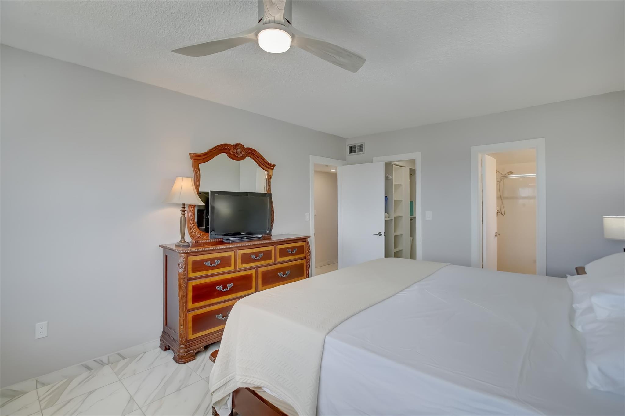 Mainsail Condominium - Residential Lease