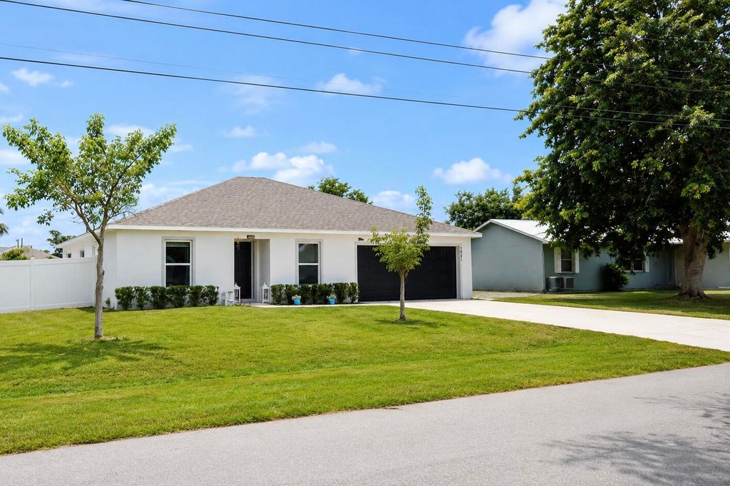Photo of 1921 SE JOYNER Circle, Port Saint Lucie, FL 34952 (MLS # B26071212)