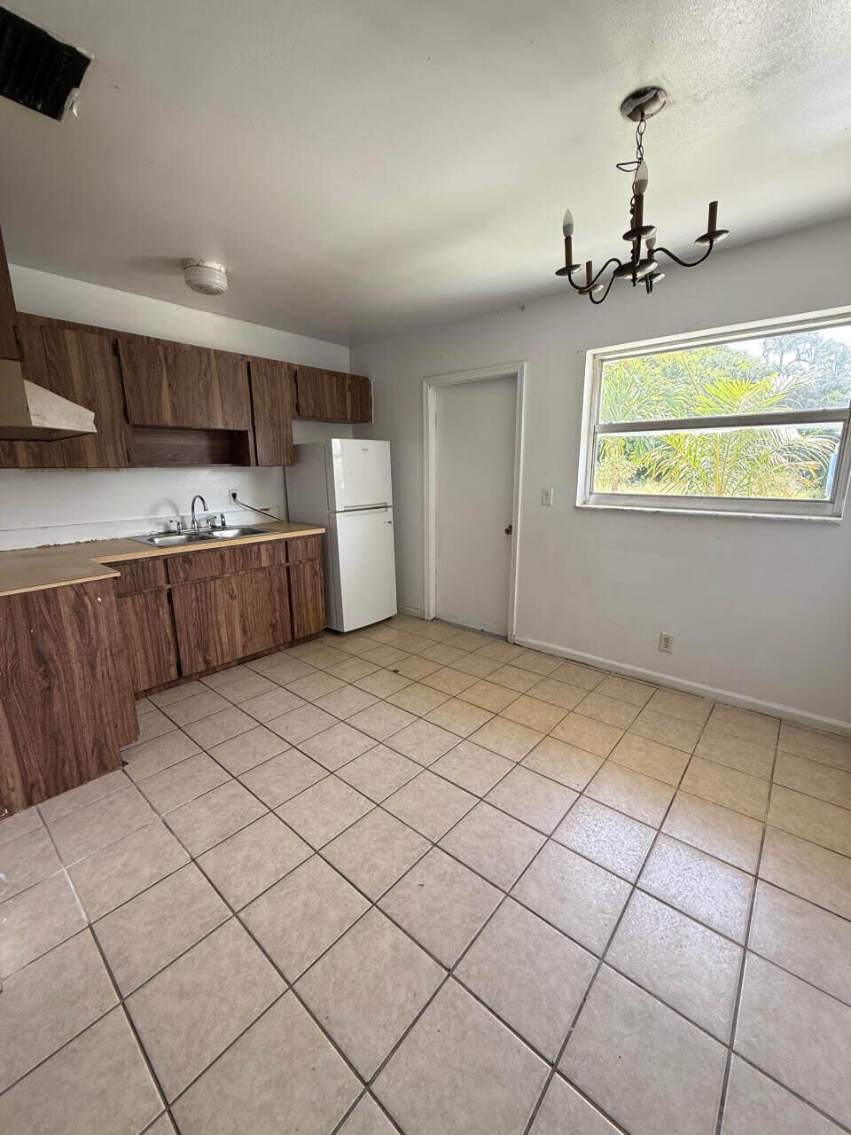 ORANGE TERRACE - Residential Lease