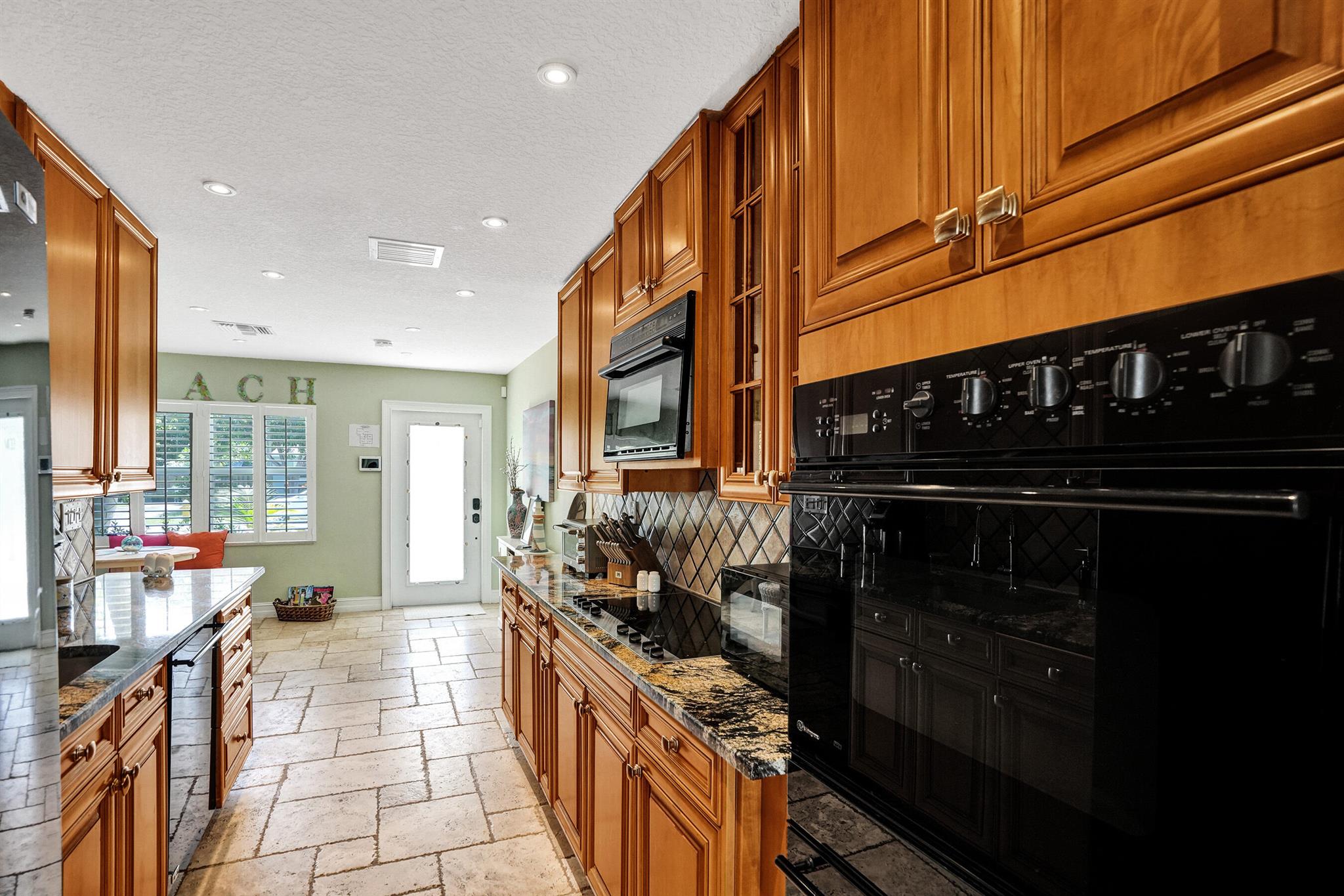 COLLIER MANOR FIRST ADD - Residential Lease