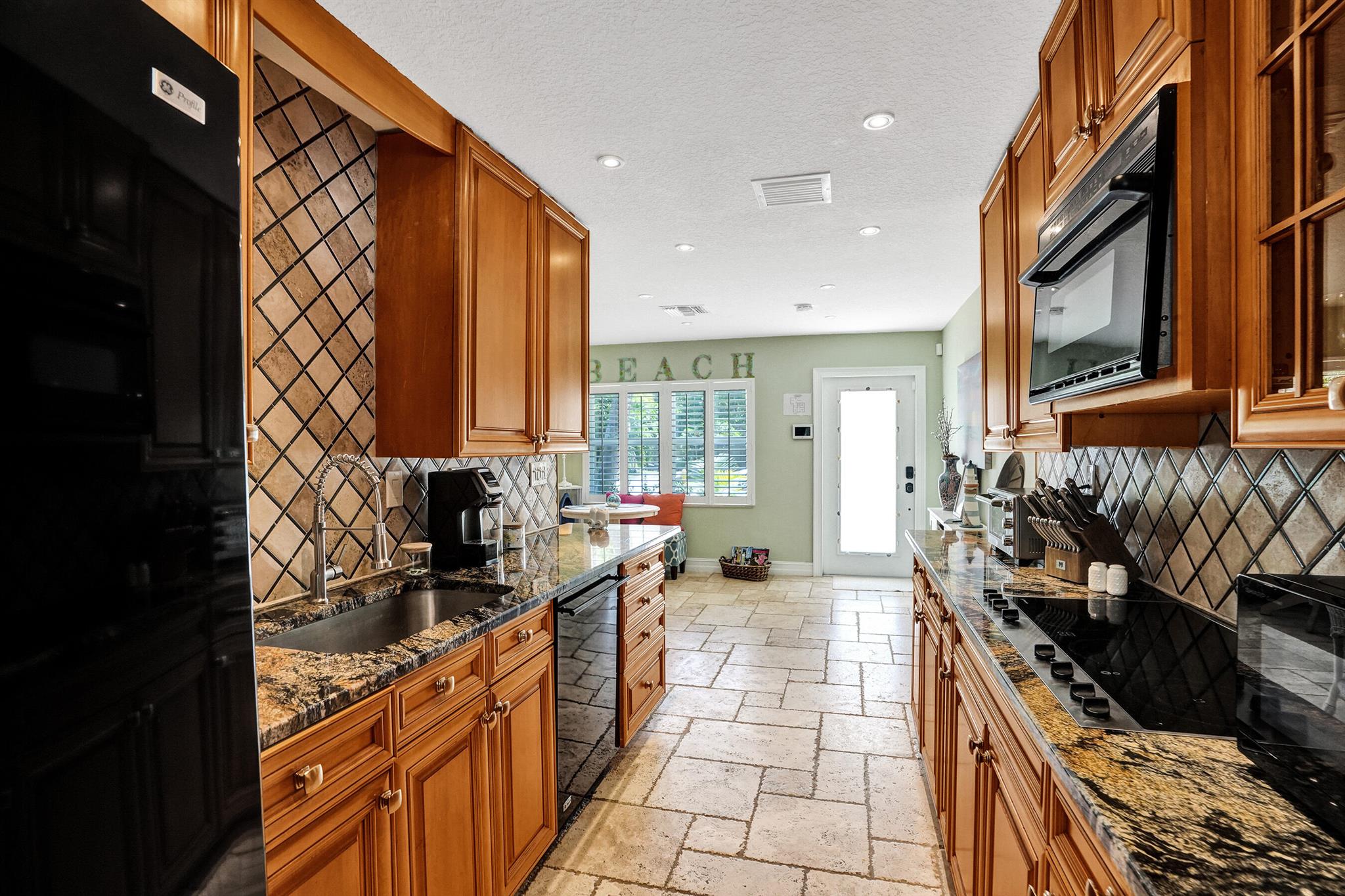 COLLIER MANOR FIRST ADD - Residential Lease