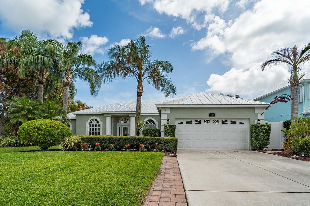 Photo of 527 NW Bellworth Place, Jensen Beach, FL 34957 (MLS # B26009589)