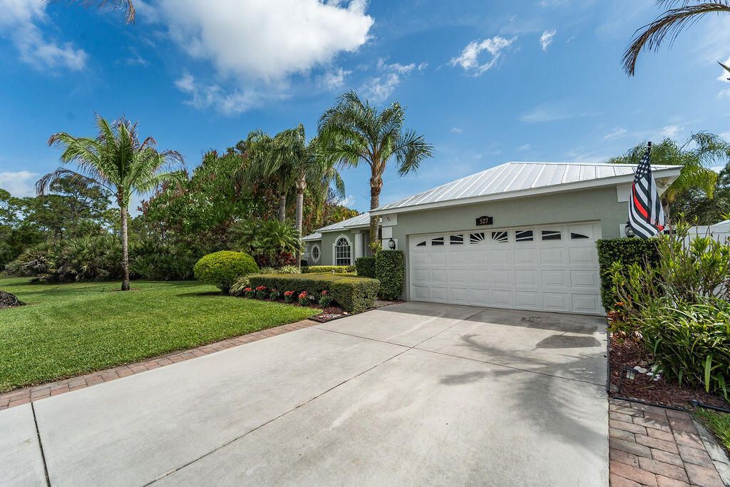 Photo of 527 NW Bellworth Place, Jensen Beach, FL 34957 (MLS # B26009589)