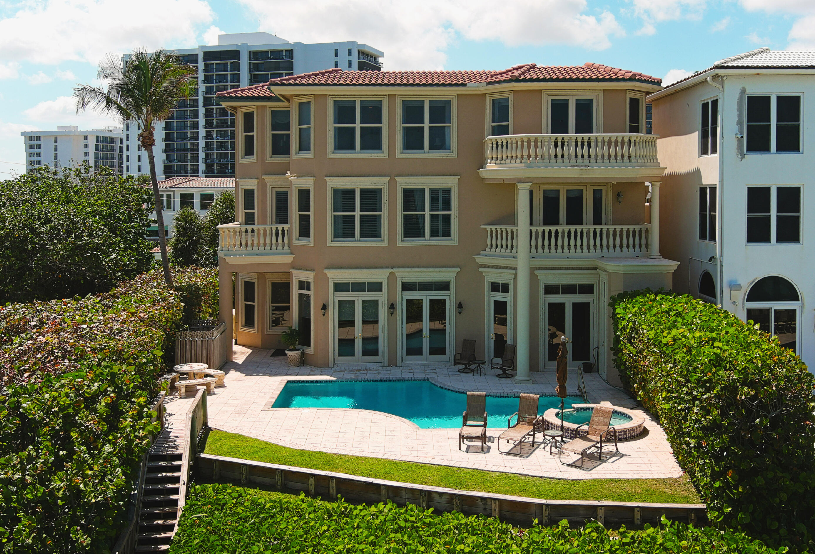 ISLE DE LA MAISON - Residential