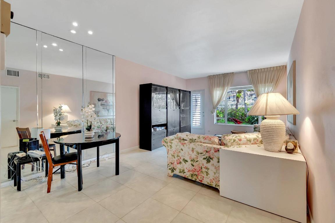 JAMAICA MANOR INC LESSEE - Residential