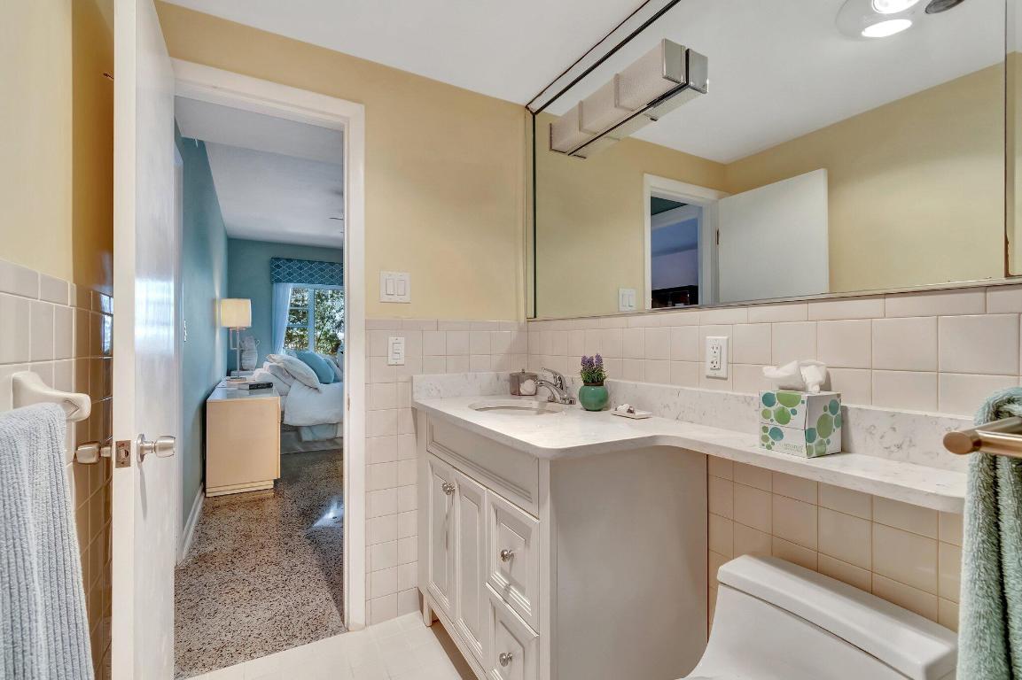 JAMAICA MANOR INC LESSEE - Residential