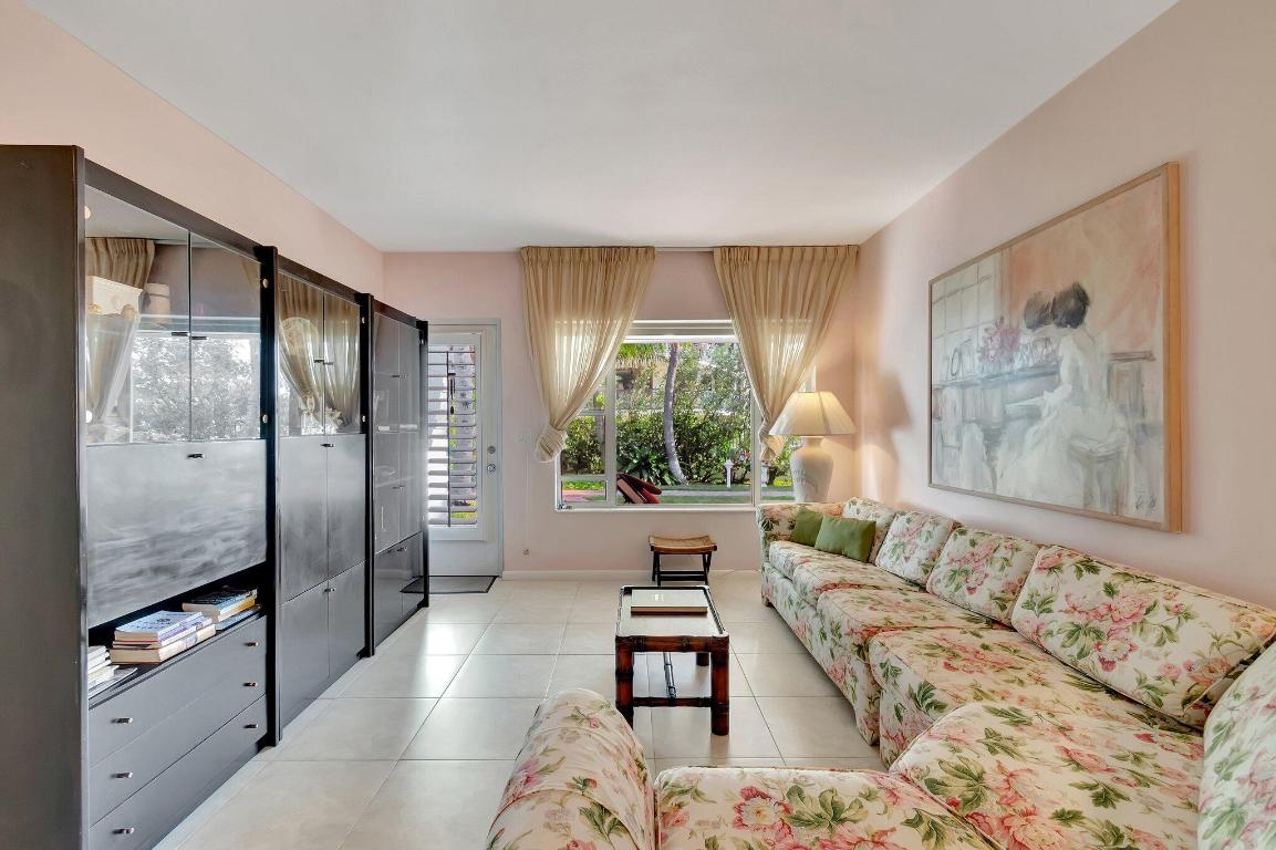 JAMAICA MANOR INC LESSEE - Residential