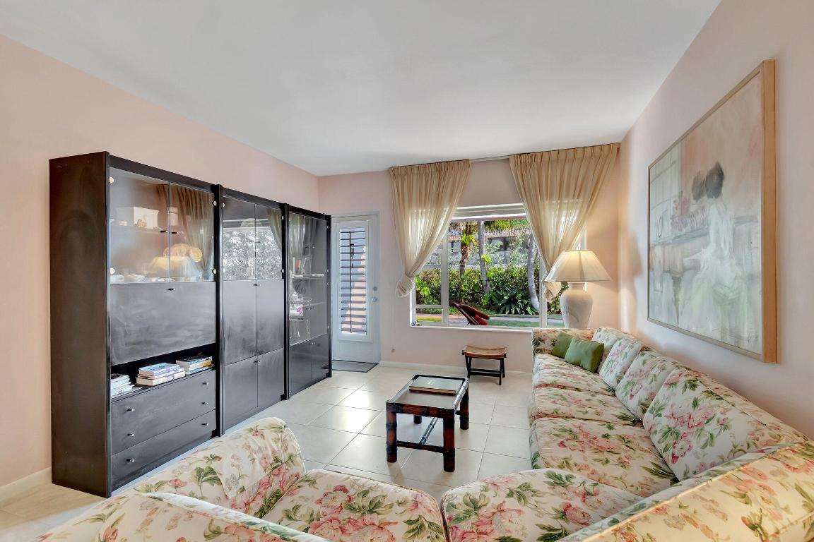 JAMAICA MANOR INC LESSEE - Residential