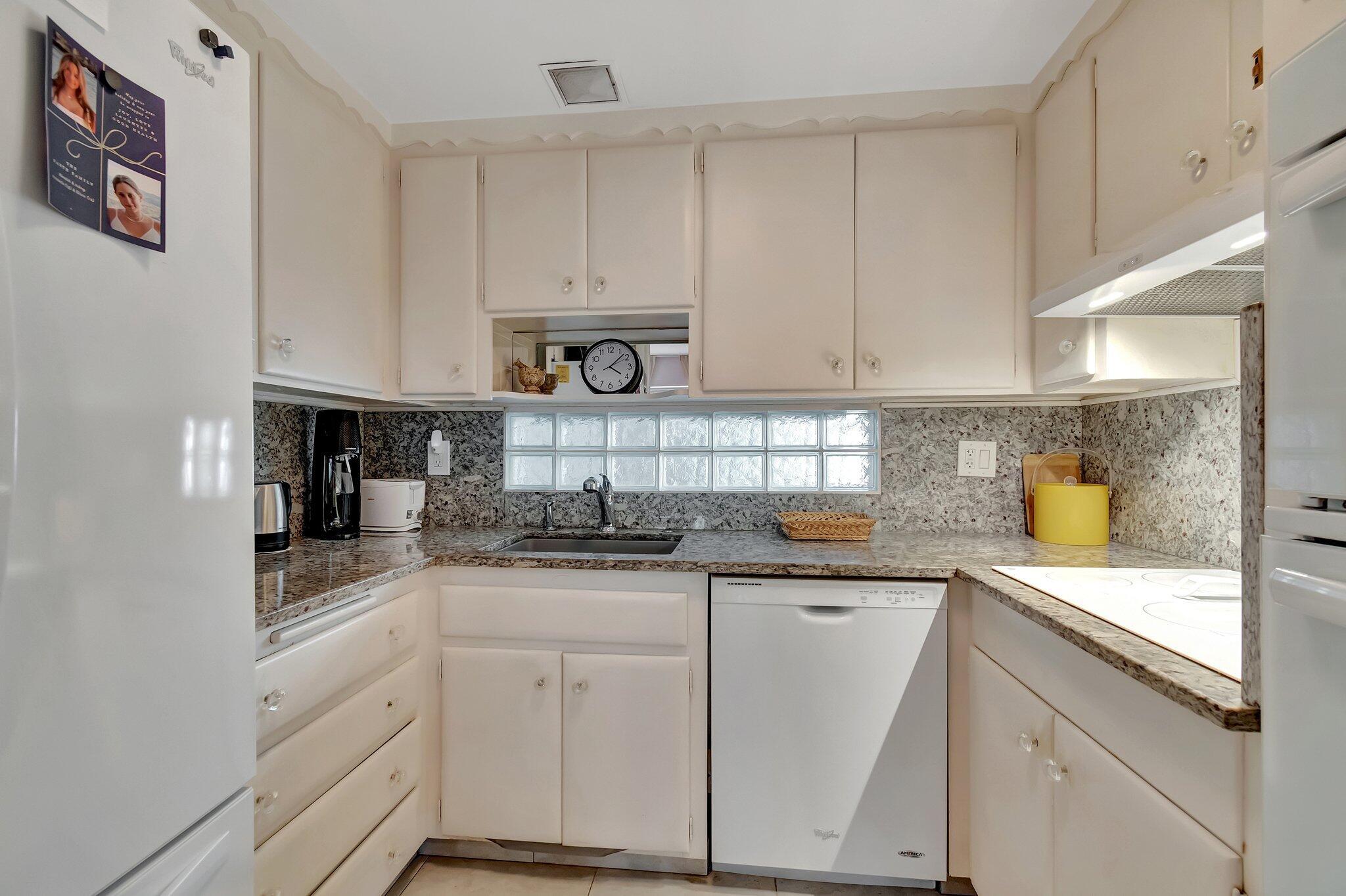 JAMAICA MANOR INC LESSEE - Residential