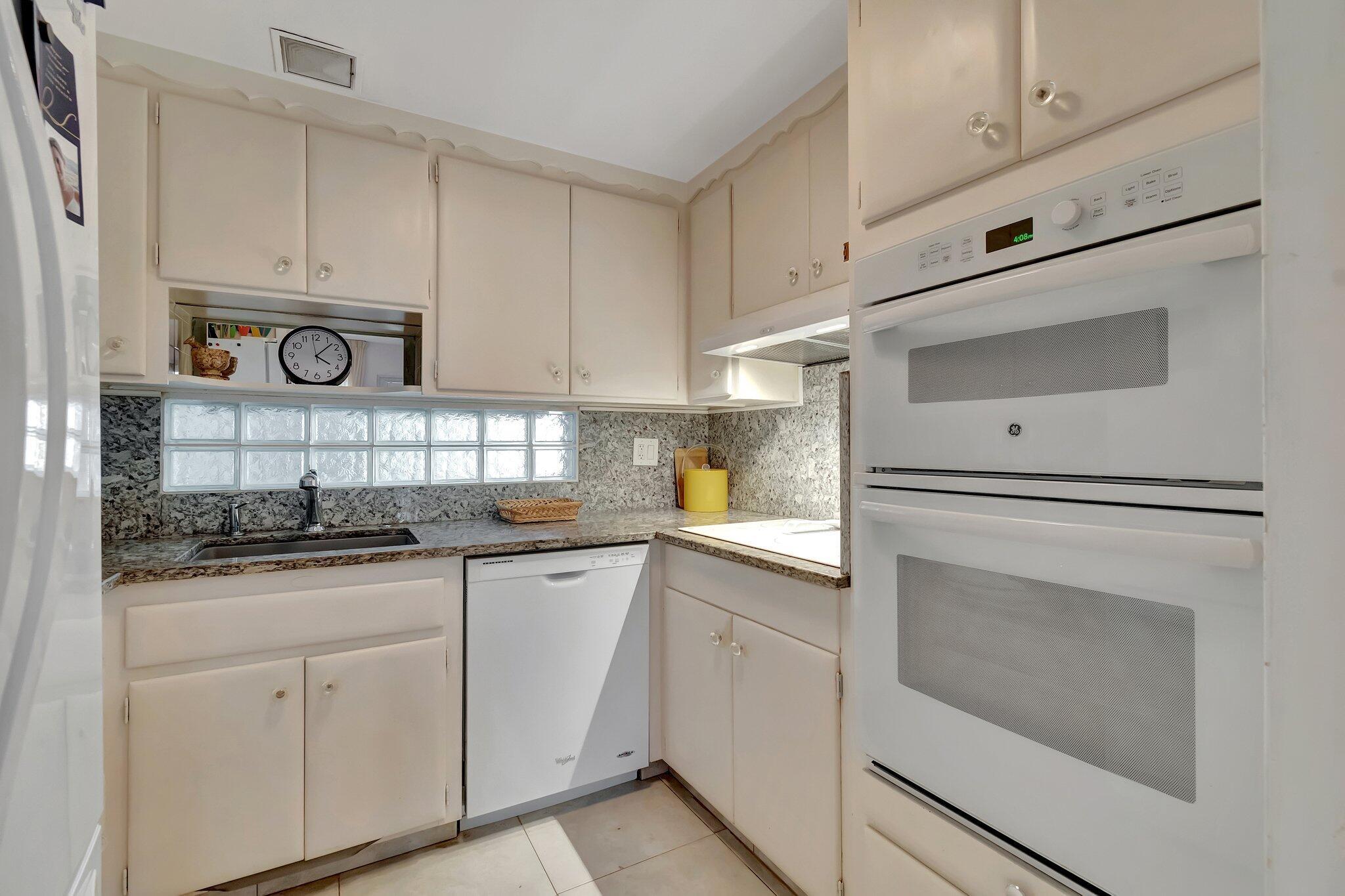 JAMAICA MANOR INC LESSEE - Residential