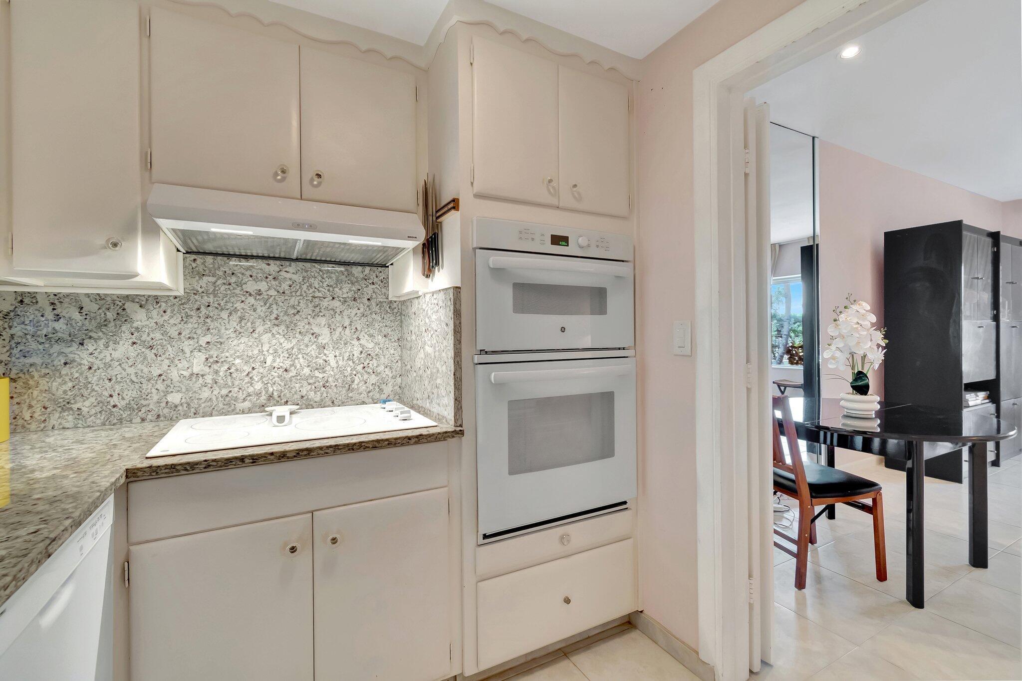 JAMAICA MANOR INC LESSEE - Residential