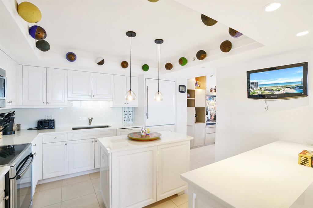 BEACH POINT CONDO - Residential