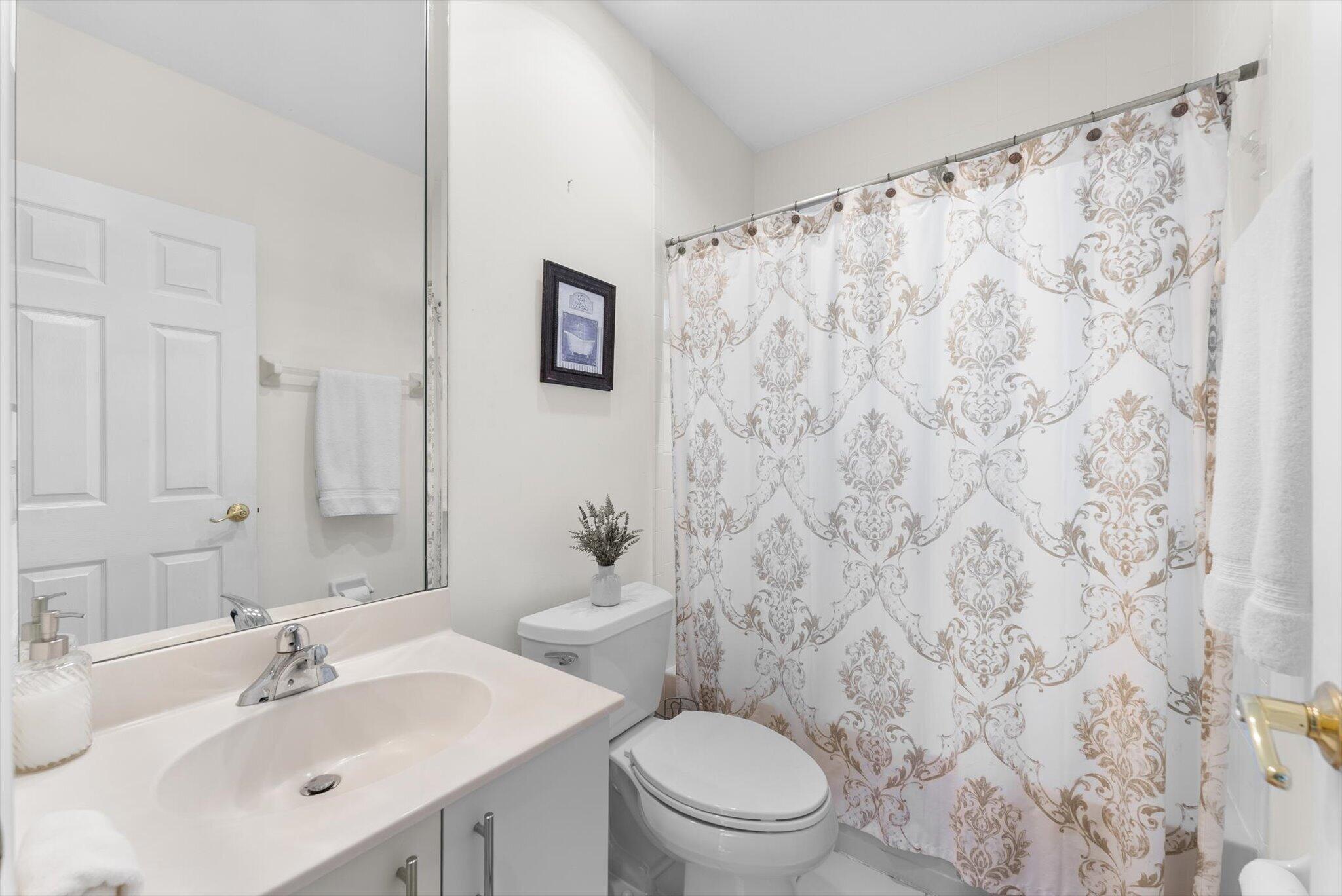 WYNDHAM LAKES WEST - Residential