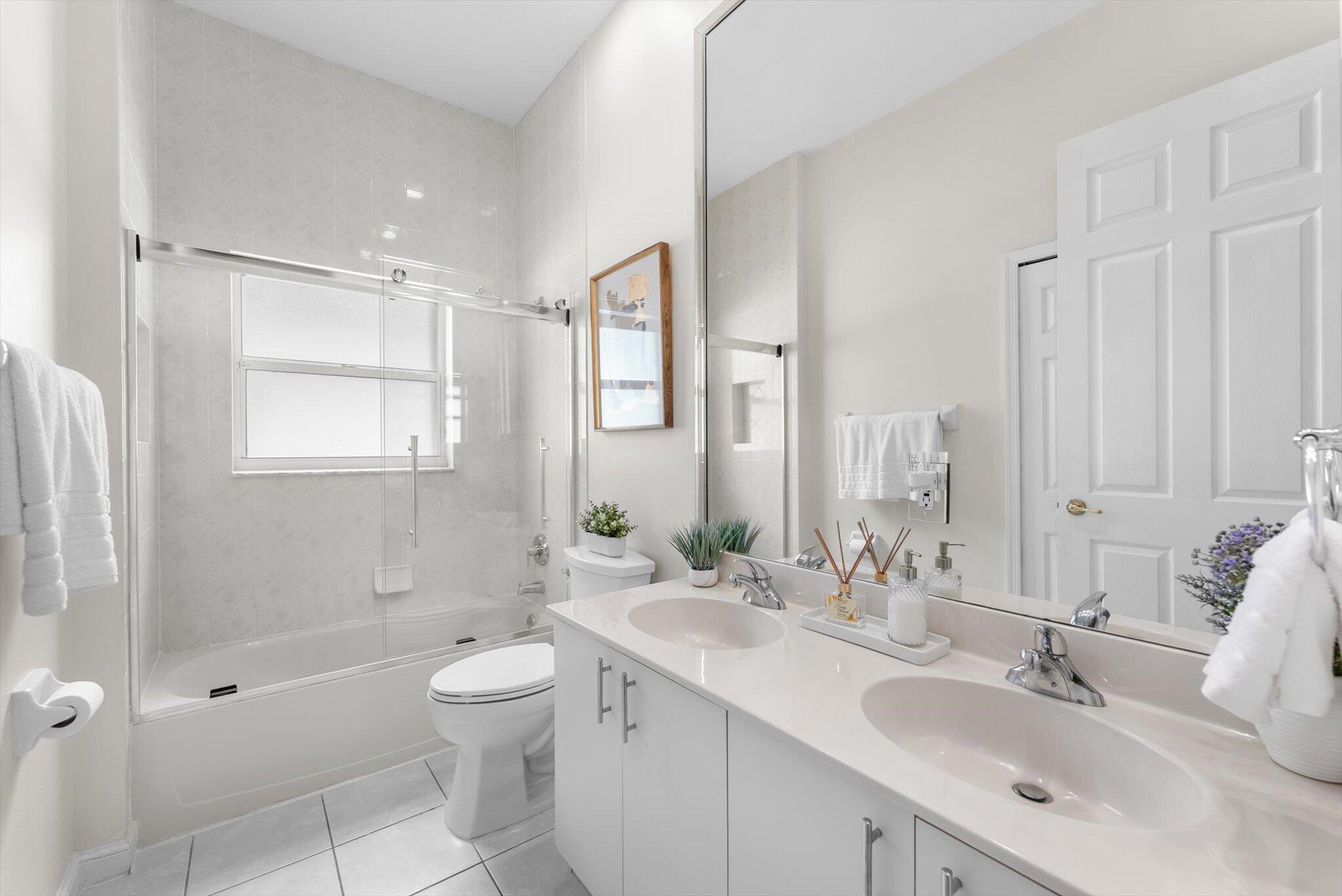 WYNDHAM LAKES WEST - Residential